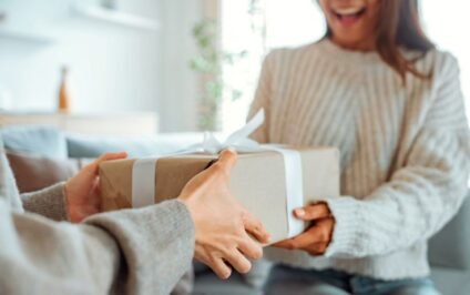 dos and don’ts of gifting etiquette