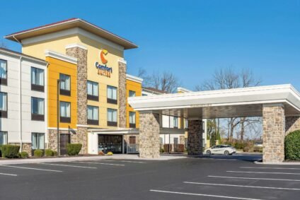 Comfort Suites Lancaster Amish Country front