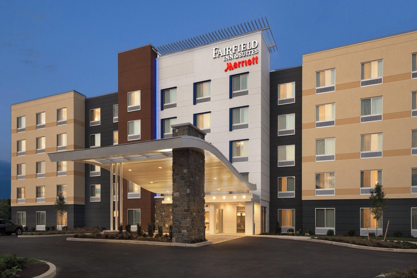 Fairfield Inn & Suites Lancaster East at The Outlets building